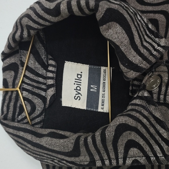 Jacket - Picture 3 of 4